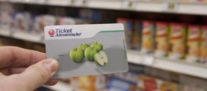 Fini-les-tickets-restaurants-on-passe-à-la-carte-à-puce-newzitiv