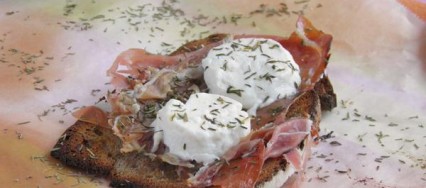 Tartine de chèvre et jambon de parme
